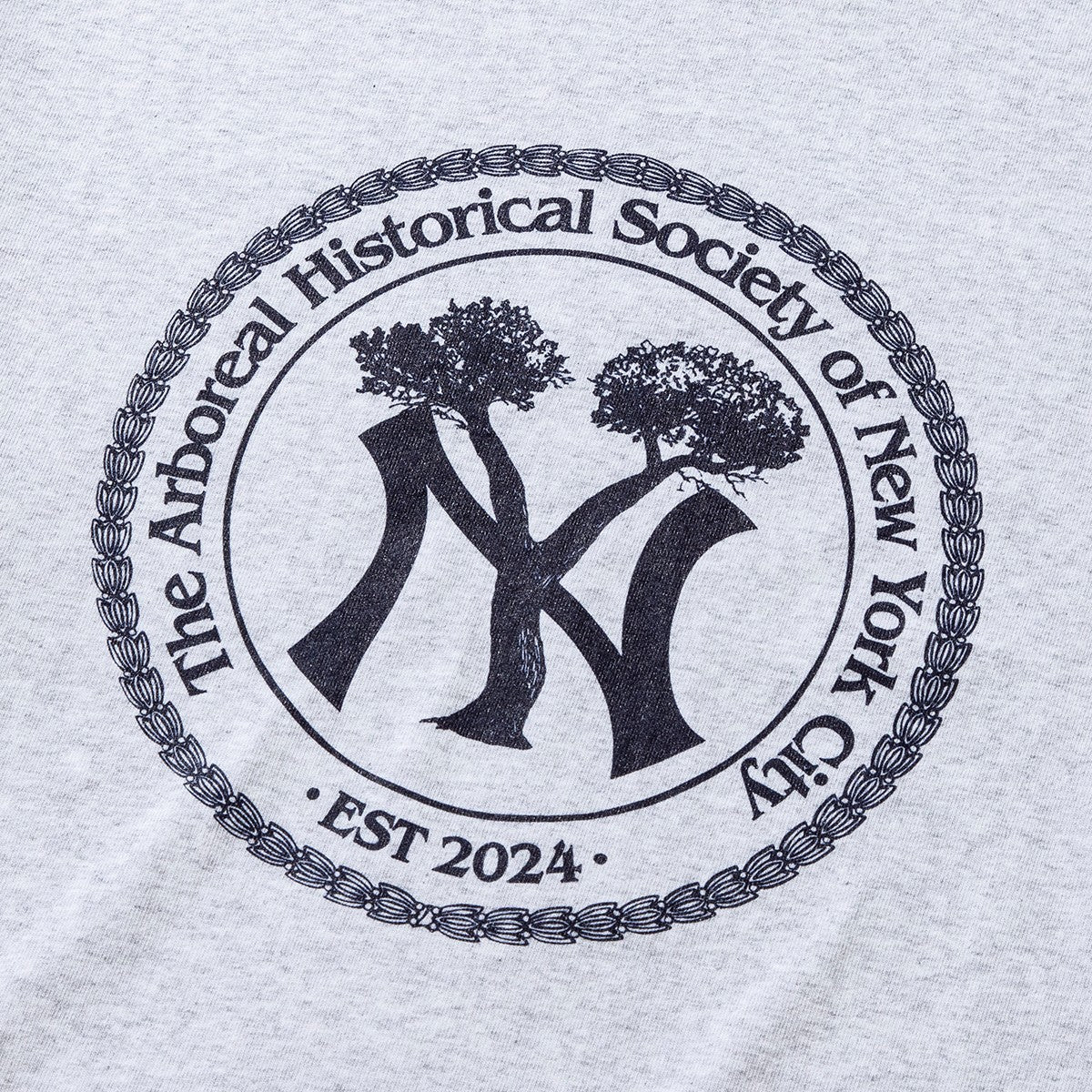 ORIGINAL ROSE NY WOOD LOGO LS TEE オリジナルローズ ニューヨーク ウッドロゴ ロングスリーブ Tシャツ OR25AT03【メンズ Tシャツ 長袖 カットソー グラフィックデザイン ボックスシルエット リラックスフィット 25FW】