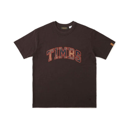 Timberland [TOKYO DESIGN COLLECTIVE] TIMBS SS TEE ティンバーランド [トウキョウ デザイン コレクティブ]  TIMBS ショートスリーブ ティー A2NWT【メンズ 半袖Tシャツ コットン 快適 前面ロゴ シンプル 25FW】