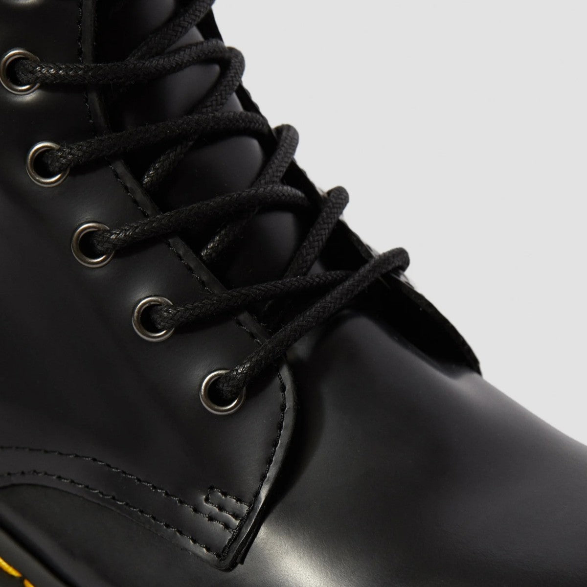 Dr. MARTENS JADON 8 HOLE BOOT ドクターマーチン JADON 8ホールブーツ DM-15265001-BLK【レディース 厚底 ブーツ ジップ ヒールループ イエローステッチ 25FW】