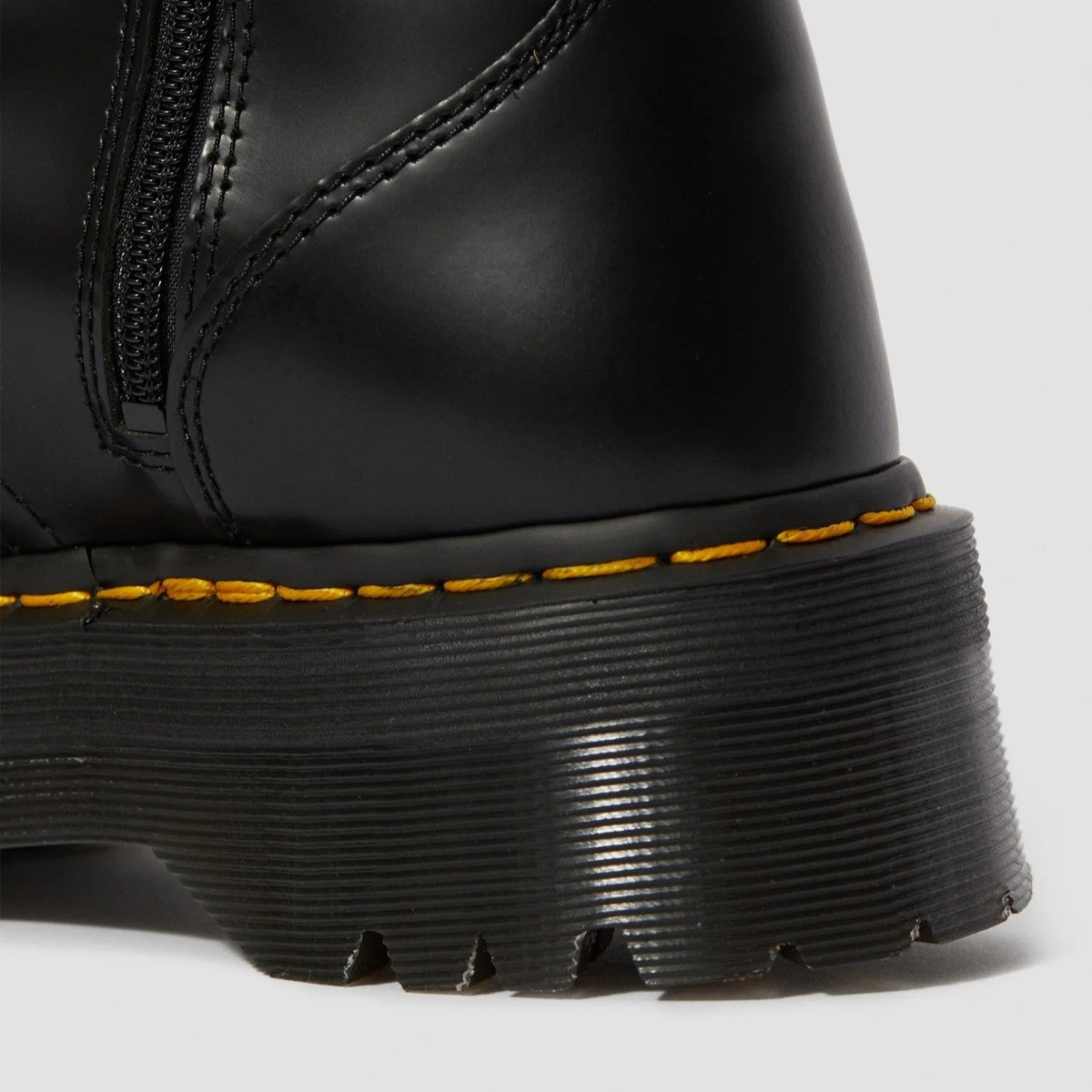 Dr. MARTENS JADON 8 HOLE BOOT ドクターマーチン JADON 8ホールブーツ DM-15265001-BLK【レディース 厚底 ブーツ ジップ ヒールループ イエローステッチ 25FW】