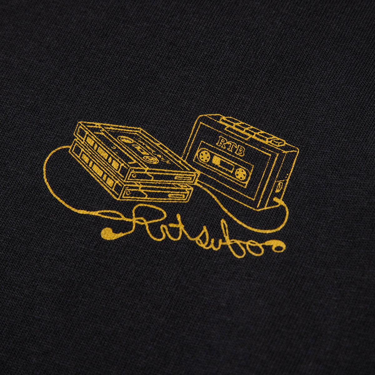 坩堝 IPPUKU TUNE ‘95 LS T-SHIRTS (RUTSUBO×YU SUDA ) RUTSUBO IPPUKU TUNE ‘95 ロングスリーブTシャツ R25-QS5-TS2【メンズ グラフィック 長袖 Tシャツ バックプリント コラボ 25FW】