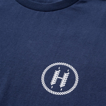 Hellrazor ROPE LOGO SHIRT ヘルレイザー ロープ ロゴ シャツ 01125SPZYS5302【メンズ Tシャツ 半袖 グラフィック フロントプリント ロゴ 25FW】