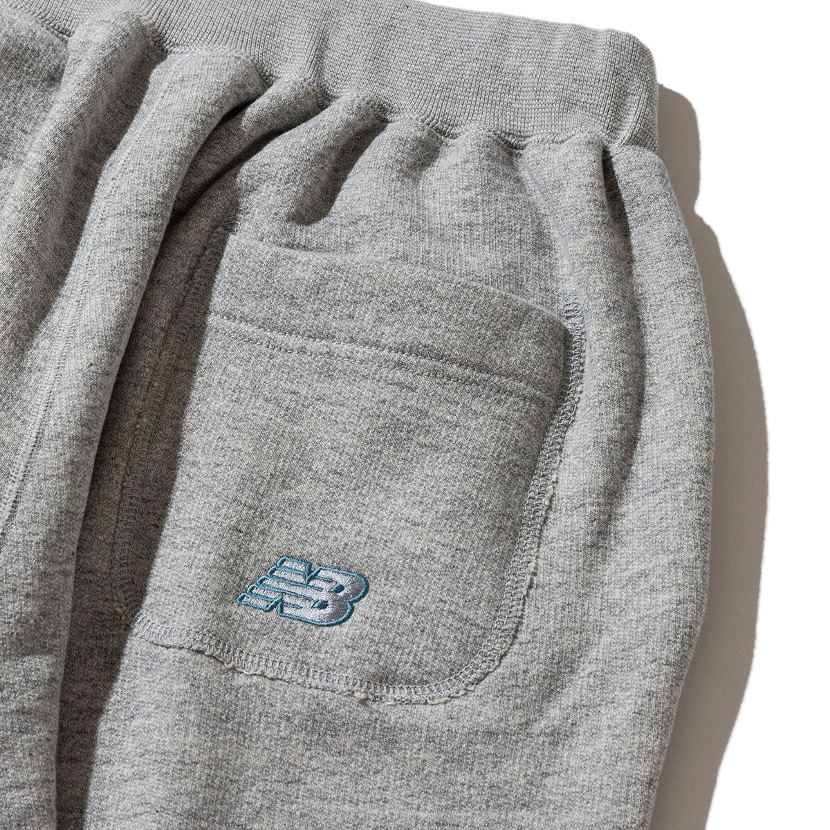 New Balance 1000 SERIES for Kinetics CLASSIC FRENCH TERRY PANTS ニューバランス 1000 シリーズ for キネティクス クラシック フレンチテリー パンツ AMP55747【メンズ パンツ ヘビーウェイト 裏毛 スウェット 販路限定 25FW】