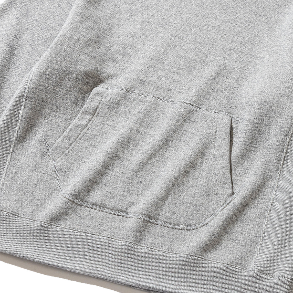 New Balance 1000 SERIES for Kinetics CLASSIC FRENCH TERRY HOODIE ニューバランス 1000 シリーズ for キネティクス クラシック フレンチテリー フーディー AMT55746【メンズ パーカー ヘビーウェイト 裏毛 スウェット 販路限定 25FW】