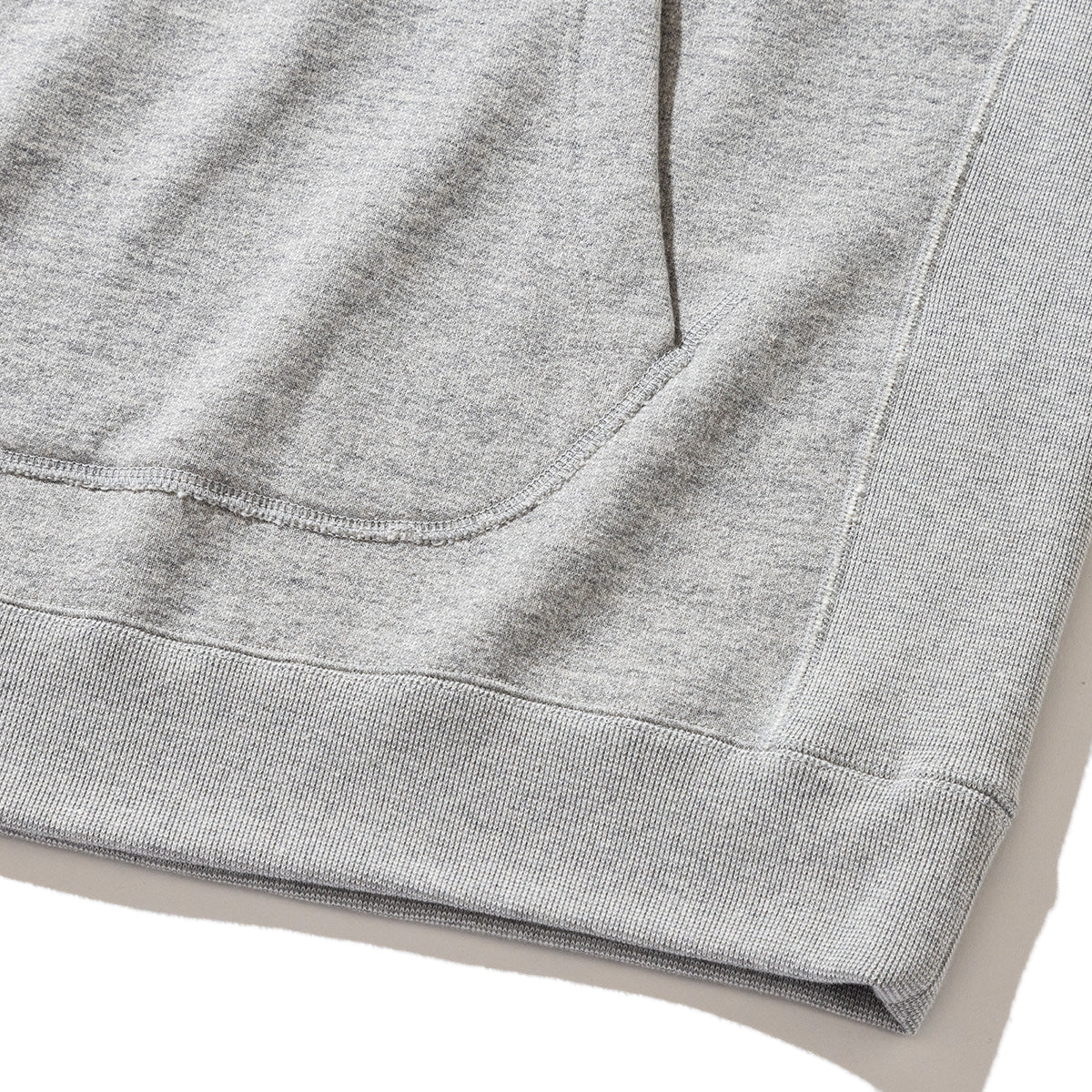 New Balance 1000 SERIES for Kinetics CLASSIC FRENCH TERRY HOODIE ニューバランス 1000 シリーズ for キネティクス クラシック フレンチテリー フーディー AMT55746【メンズ パーカー ヘビーウェイト 裏毛 スウェット 販路限定 25FW】