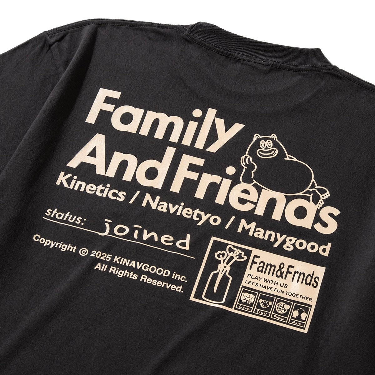NAVIETOKYO Kinetics x NAVIETOKYO x MANY GOOD F&F s/s ネイビートーキョー ファミリー&フレンズ ショートスリーブ Tシャツ NVTK-MNGD-02【メンズ Tシャツ 半袖 ロゴ グラフィック コラボ 25FW】