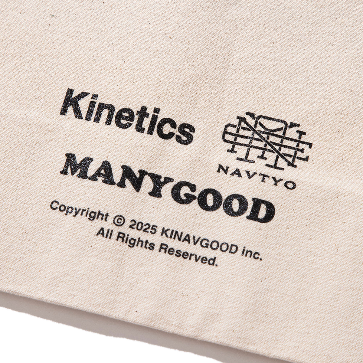 NAVIETOKYO Kinetics x NAVIETOKYO x MANY GOOD F&F Tote Bag ネイビートーキョー ファミリー&フレンズ トートバッグ NVTK-MNGD-06【メンズ 鞄 トート ロゴ グラフィック コラボ 25FW】
