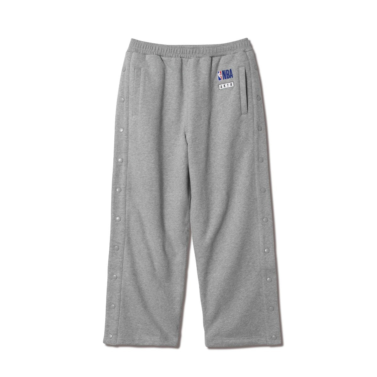 AKTR NBAxAKTR SIDE SNAP SWEAT PANTS アクター NBAxAKTR サイドスナップ スウェット パンツ 225-059020【メンズ スウェットパンツ スナップボタン トレーニング 裏起毛 シルエット 25FW】