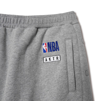 AKTR NBAxAKTR SIDE SNAP SWEAT PANTS アクター NBAxAKTR サイドスナップ スウェット パンツ 225-059020【メンズ スウェットパンツ スナップボタン トレーニング 裏起毛 シルエット 25FW】