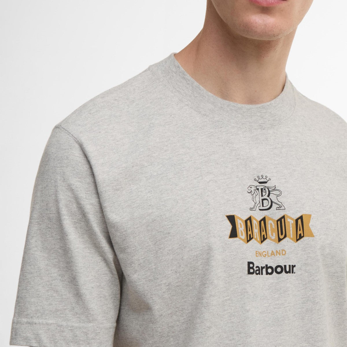 Barbour Barbour x Baracuta Vinyl Os T-Shirt バブアー バブアー x バラクータ バイナル オーバーサイズ Tシャツ MTS1506【メンズ コラボ Tシャツ グラフィック ロゴ オーバーサイズ 25FW】