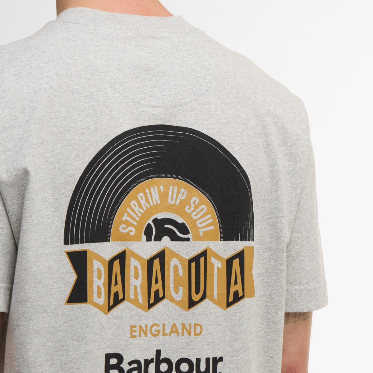 Barbour Barbour x Baracuta Vinyl Os T-Shirt バブアー バブアー x バラクータ バイナル オーバーサイズ Tシャツ MTS1506【メンズ コラボ Tシャツ グラフィック ロゴ オーバーサイズ 25FW】