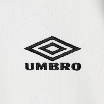 UMBRO HOUSE Hoodie [Kosuke Kawamura×Umbro] アンブロハウス フーディ [河村康輔×アンブロ] UM2502KK-CS01【メンズ パーカー 綿100% コラボ 裏毛素材 25FW】