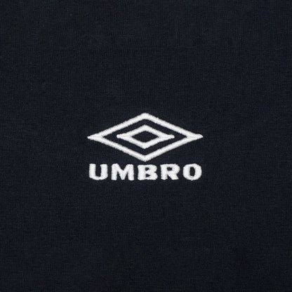 UMBRO HOUSE Graphic T-Shirt [Kosuke Kawamura×Umbro] アンブロハウス グラフィックTシャツ [河村康輔×アンブロ] UM2502KK-CS03【メンズ Tシャツ 半袖 綿100% コラボ 天竺生地 25FW】
