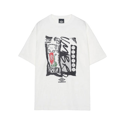 UMBRO HOUSE Graphic T-Shirt [Kosuke Kawamura×Umbro] アンブロハウス グラフィックTシャツ [河村康輔×アンブロ] UM2502KK-CS03【メンズ Tシャツ 半袖 綿100% コラボ 天竺生地 25FW】