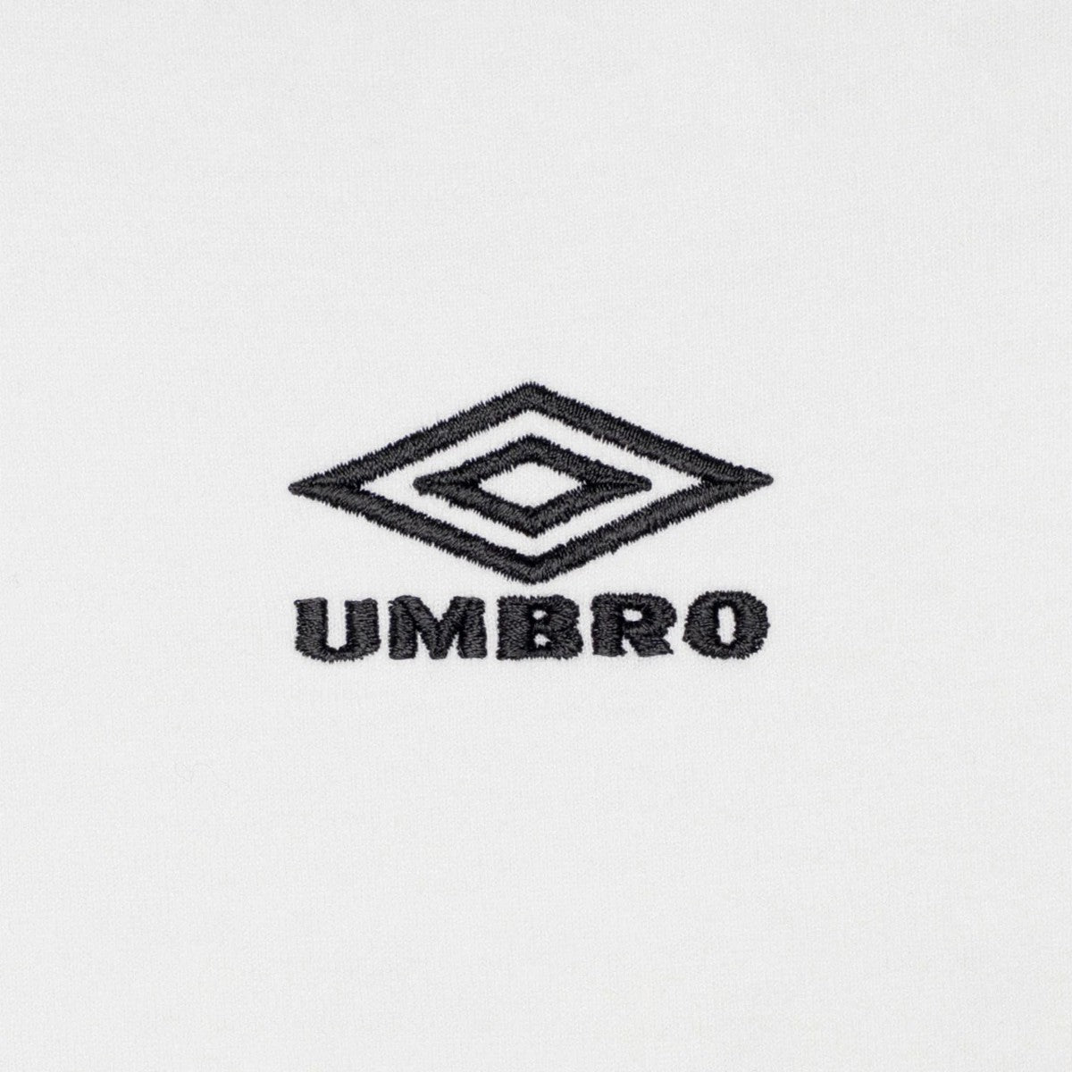 UMBRO HOUSE Graphic T-Shirt [Kosuke Kawamura×Umbro] アンブロハウス グラフィックTシャツ [河村康輔×アンブロ] UM2502KK-CS03【メンズ Tシャツ 半袖 綿100% コラボ 天竺生地 25FW】