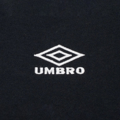 UMBRO HOUSE Graphic T-Shirt [Kosuke Kawamura×Umbro] アンブロハウス グラフィックTシャツ [河村康輔×アンブロ] UM2502KK-CS04【メンズ Tシャツ 半袖 綿100% コラボ 天竺生地 25FW】