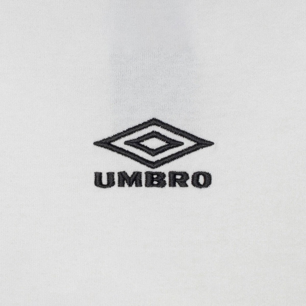 UMBRO HOUSE Graphic T-Shirt [Kosuke Kawamura×Umbro] アンブロハウス グラフィックTシャツ [河村康輔×アンブロ] UM2502KK-CS04【メンズ Tシャツ 半袖 綿100% コラボ 天竺生地 25FW】