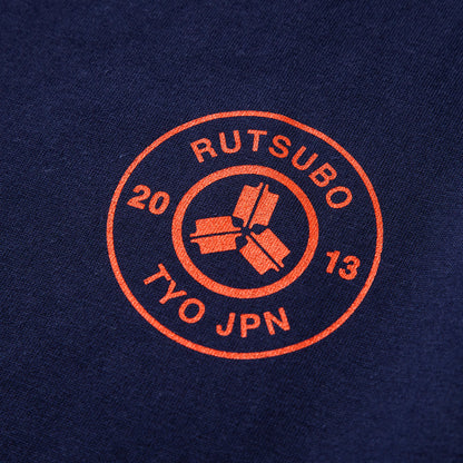 坩堝 坩堝ア式蹴球部 LS T-SHIRT RUTSUBO 坩堝ア式蹴球部 ロングスリーブ Tシャツ R25FA-SUDA-LS【メンズ Tシャツ 長袖 ロンT サッカー コラボ 販路限定 25FW】