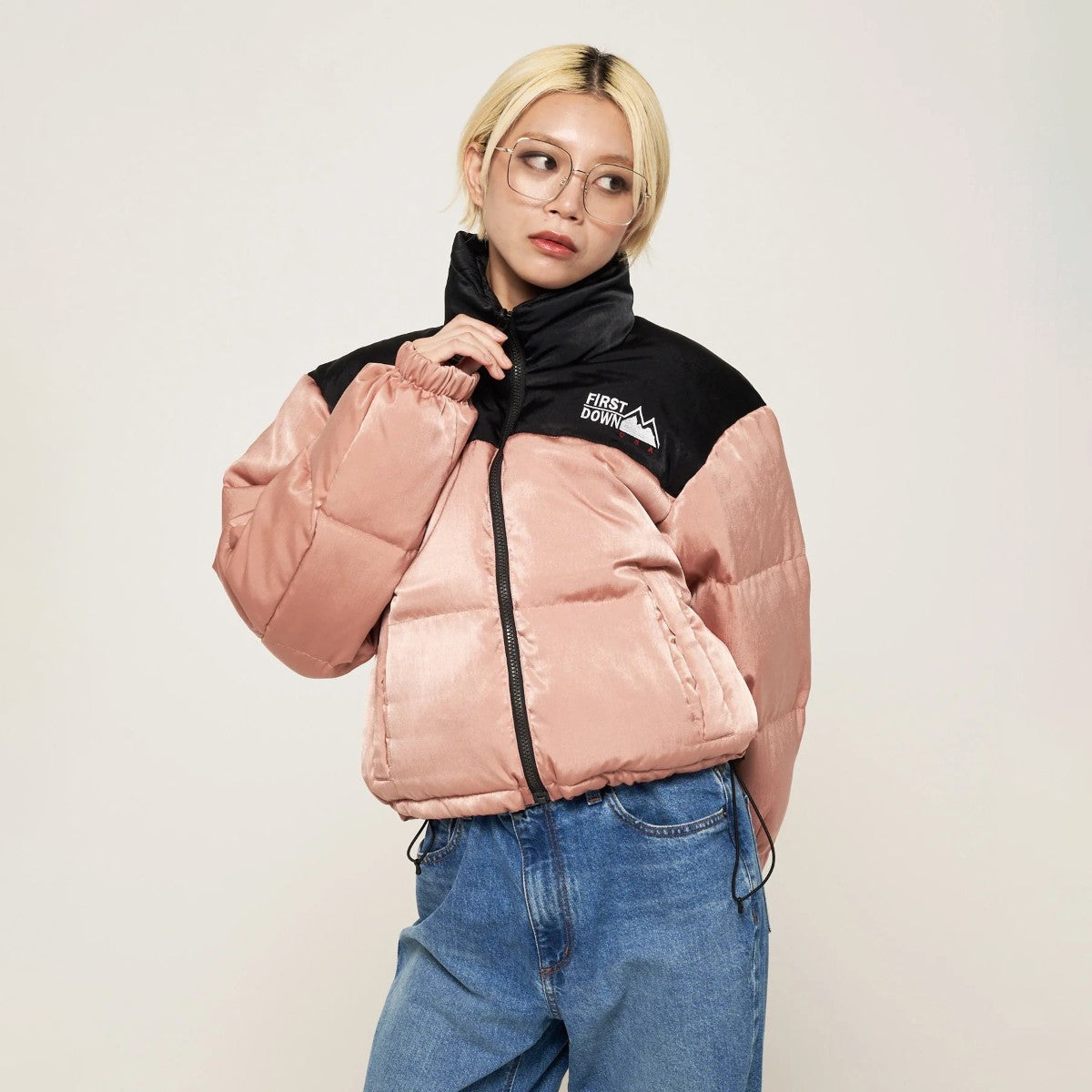 FIRST DOWN SHORT BUBBLE DOWN JKT ファーストダウン ショート バブルダウンジャケット F942006【レディース ショートダウン リバーシブル サテン 保温性 軽量 25FW】