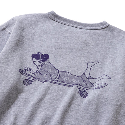 坩堝 BOOK WORM CREW SWEAT (RUTSUBO×YU SUDA) RUTSUBO ブックワーム クルー スウェット R25HO-SUDA-PF3【メンズ クルースウェット グラフィック 肉厚スウェット 90年代 スケート 25FW】