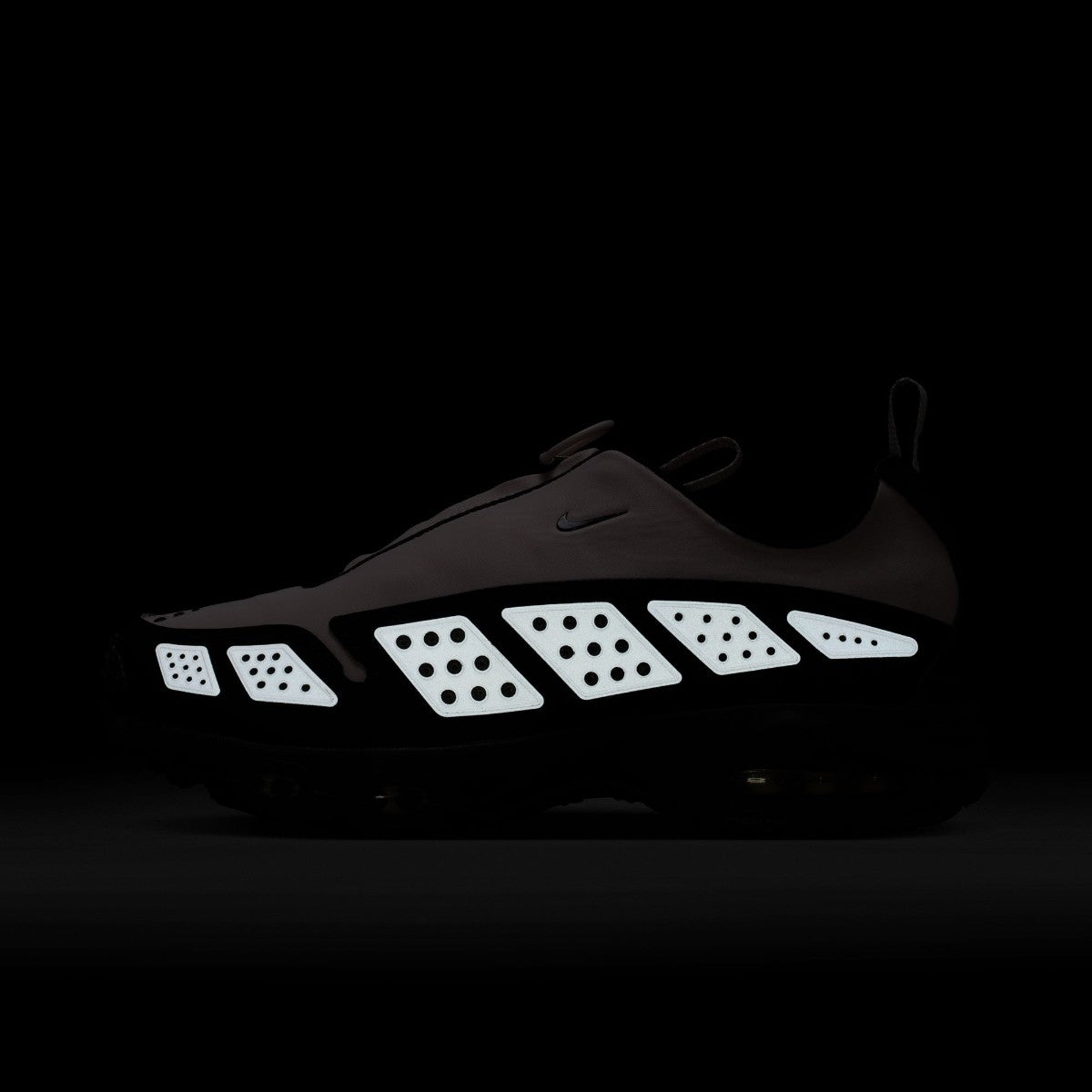 NIKE Air Max SNDR ナイキ ウィメンズ エア マックス SNDR FZ2068-003【レディース クッショニング 衝撃吸収 快適な履き心地 ラバーアウトソール 26SS】