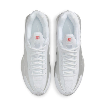NIKE Shox R4 ナイキ ショックス R4 HQ1988-101【メンズ ハイテクスニーカー 反発力 クッションシステム 通気性 26SS】