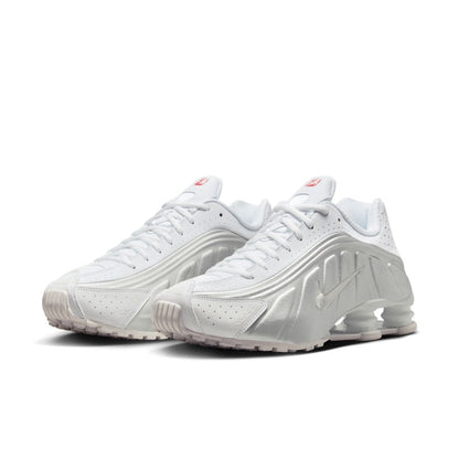 NIKE Shox R4 ナイキ ショックス R4 HQ1988-101【メンズ ハイテクスニーカー 反発力 クッションシステム 通気性 26SS】