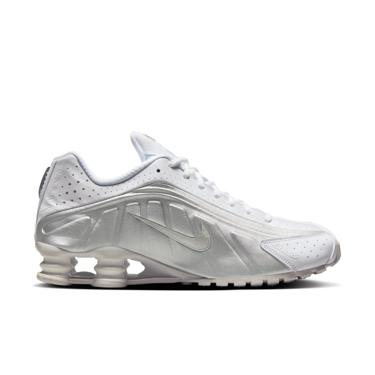 NIKE Shox R4 ナイキ ショックス R4 HQ1988-101【メンズ ハイテクスニーカー 反発力 クッションシステム 通気性 26SS】