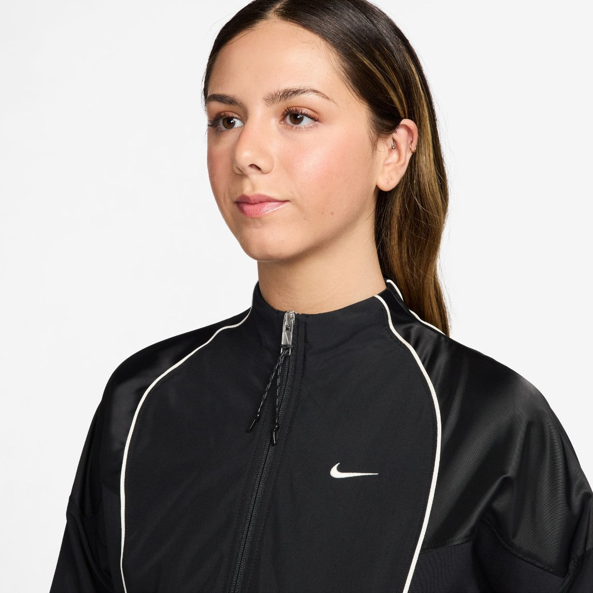 NIKE Women's NSW Shrunken Track Jacket ナイキ ウィメンズ NSW シュランクン トラックジャケット IF0217【レディース トラックジャケット クロップド丈 撥水性 通気性 メッシュ 軽量アウター 26SS】