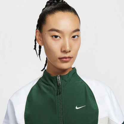 NIKE Women's NSW Shrunken Track Jacket ナイキ ウィメンズ NSW シュランクン トラックジャケット IF0217【レディース トラックジャケット クロップド丈 軽量アウター 撥水素材 メッシュ 26SS】