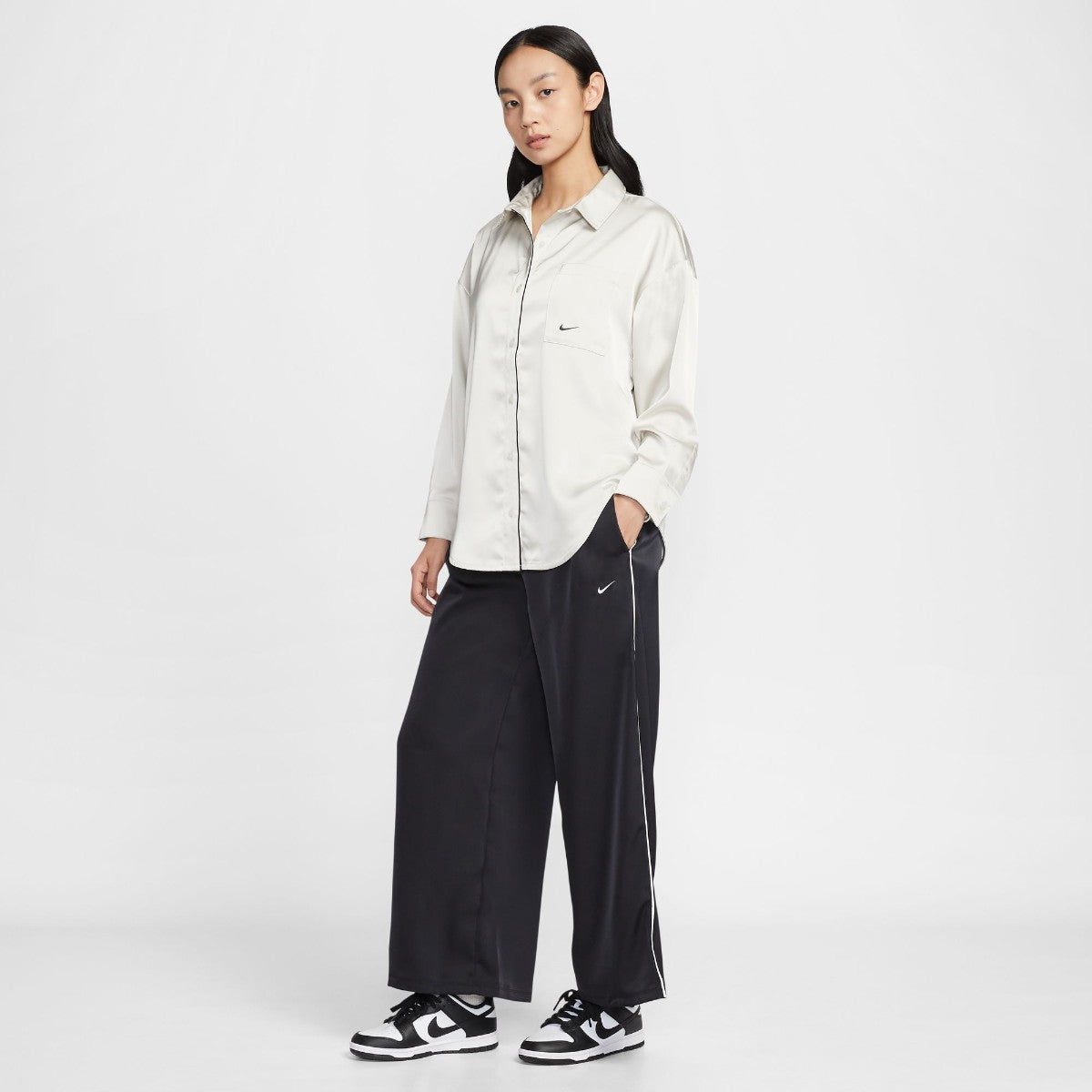 NIKE Women's Loose Mid-Rise Satin Pants ナイキ ウィメンズ ルーズ ミッドライズ サテンパンツ IH1327【レディース リラックスフィット サテン素材 ポケット付き 26SS】
