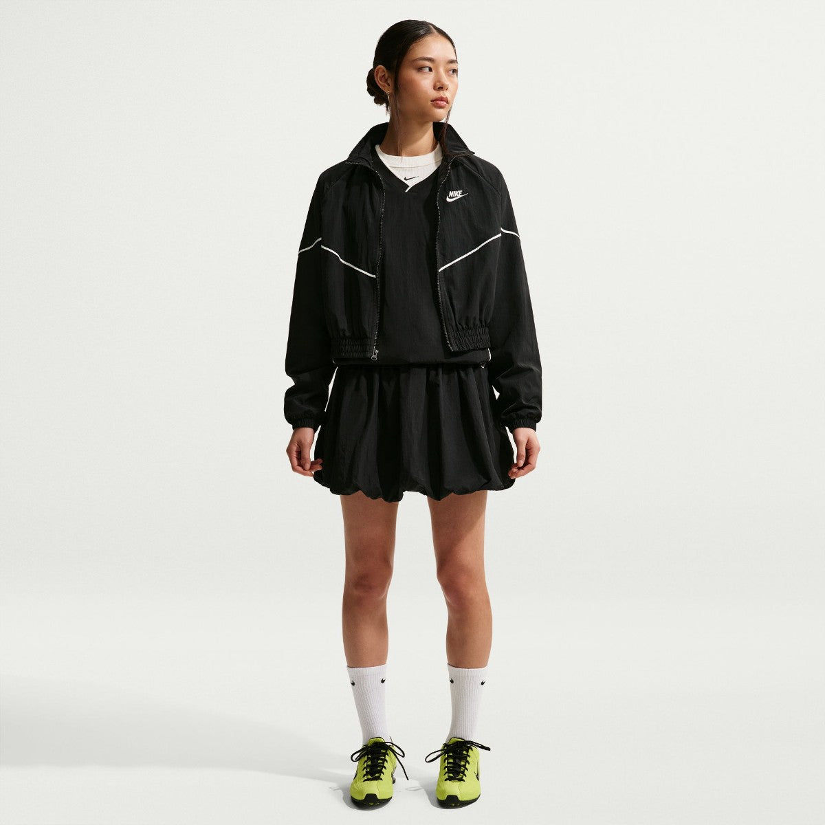 NIKE Women's Loose Bubble Skirt ナイキ ウィメンズ ルーズ バブル スカート IQ0062【レディース 撥水素材 伸縮性ウエスト ポケット付き 軽量素材 26SS】