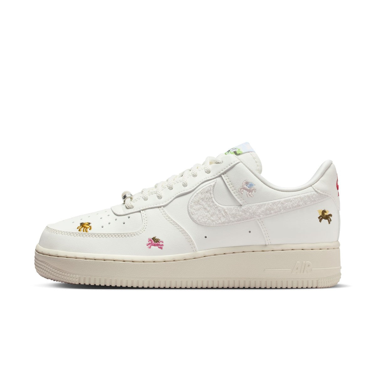 NIKE Women's Air Force 1 '07 ナイキ ウィメンズ エア フォース 1 ’07 IQ1143-100【レディース スニーカー クラシックデザイン クッション性 通気性 耐久性 26SS】