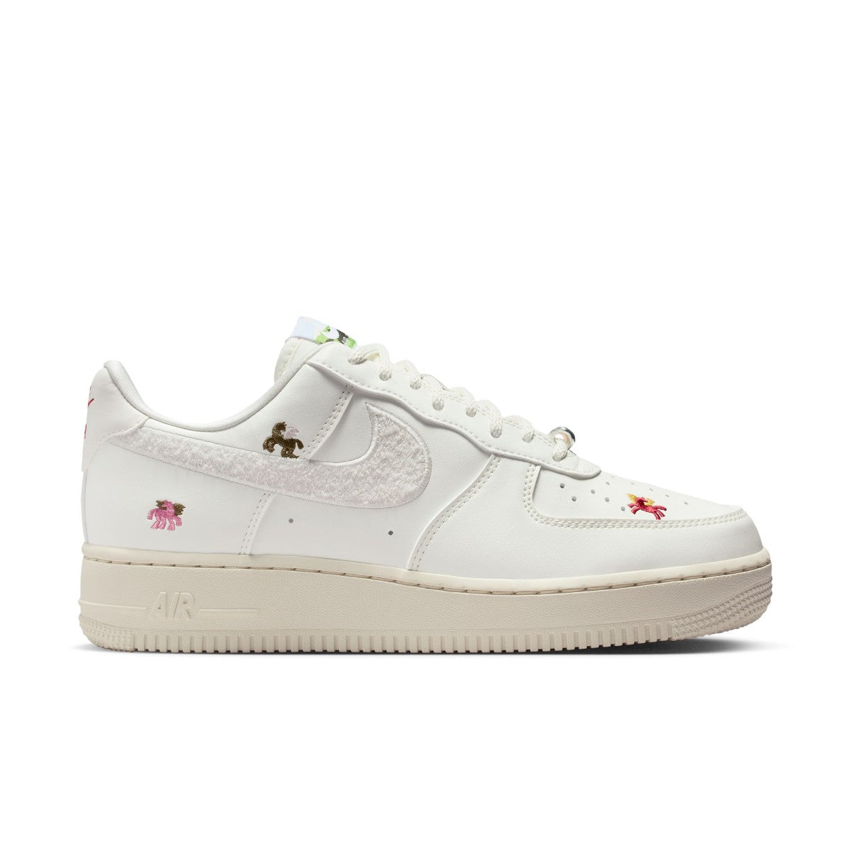 NIKE Women's Air Force 1 '07 ナイキ ウィメンズ エア フォース 1 ’07 IQ1143-100【レディース スニーカー クラシックデザイン クッション性 通気性 耐久性 26SS】
