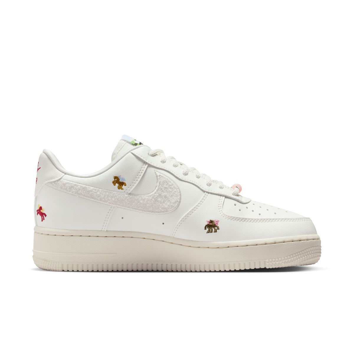 NIKE Women's Air Force 1 '07 ナイキ ウィメンズ エア フォース 1 ’07 IQ1143-100【レディース スニーカー クラシックデザイン クッション性 通気性 耐久性 26SS】