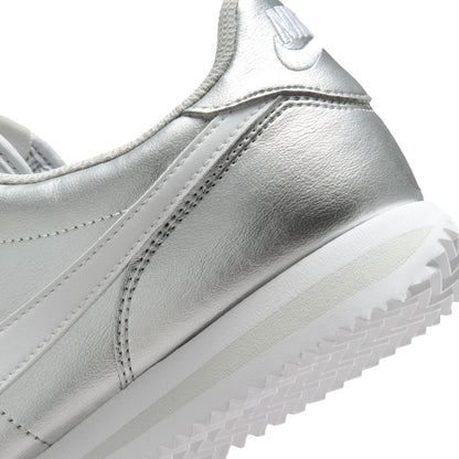 NIKE Cortez ナイキ ウィメンズ コルテッツ IR0042-001【レディース スニーカー ローカットシューズ メタリック 耐久性 26SS】