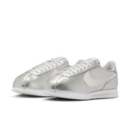 NIKE Cortez ナイキ ウィメンズ コルテッツ IR0042-001【レディース スニーカー ローカットシューズ メタリック 耐久性 26SS】