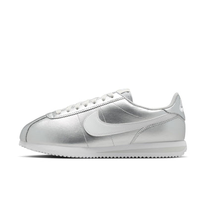 NIKE Cortez ナイキ ウィメンズ コルテッツ IR0042-001【レディース スニーカー ローカットシューズ メタリック 耐久性 26SS】