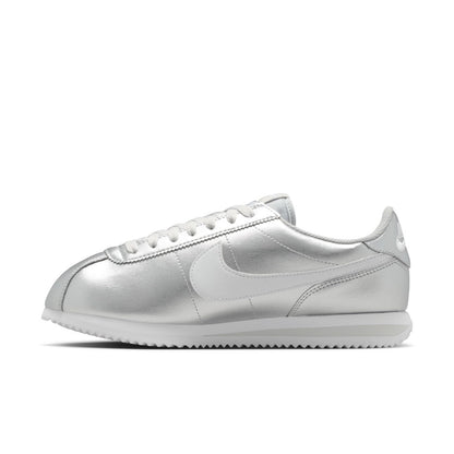 NIKE Cortez ナイキ ウィメンズ コルテッツ IR0042-001【レディース スニーカー ローカットシューズ メタリック 耐久性 26SS】