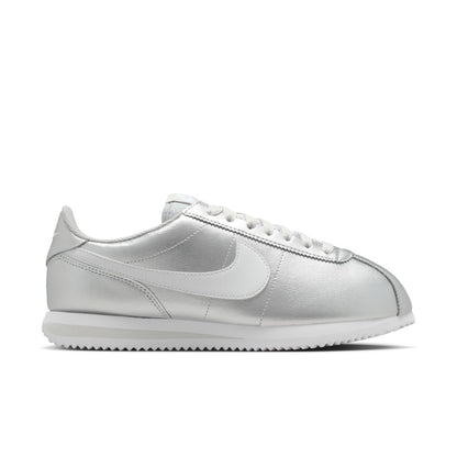 NIKE Cortez ナイキ ウィメンズ コルテッツ IR0042-001【レディース スニーカー ローカットシューズ メタリック 耐久性 26SS】