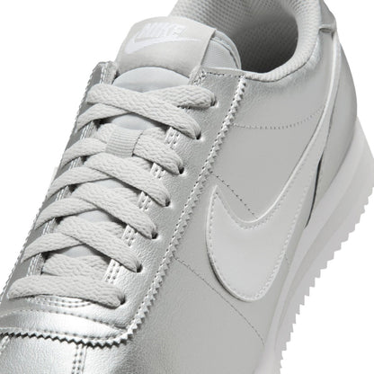 NIKE Cortez ナイキ ウィメンズ コルテッツ IR0042-001【レディース スニーカー ローカットシューズ メタリック 耐久性 26SS】
