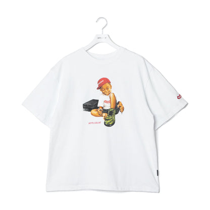 APPLEBUM “Brand New Kicks (Pixel Camo)” T-Shirt アップルバム “ブランニューキックス (ピクセルカモ)” Tシャツ GT2521101【メンズ 綿100％ 天竺生地 グラフィック 2000年代 25FW】