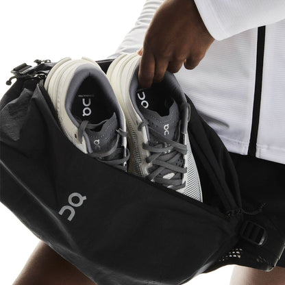 On Sling Pack 9L オン スリングパック 9L 2UF30162130【メンズ スリングバッグ コンパクトバッグ 軽量バッグ タブレット収納バッグ 小型バッグ 26SS】