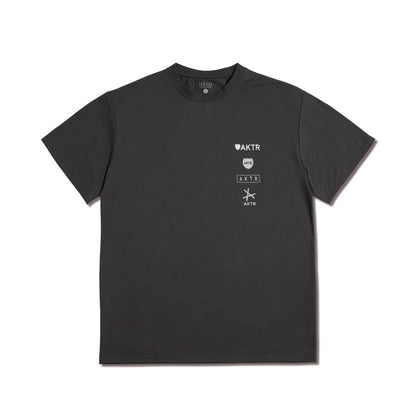 AKTR MEMORIAL SPORTS TEE アクター メモリアルスポーツTシャツ 126-003005【メンズ バスケットボール Tシャツ スポーツTシャツ トレーニングウェア 吸汗速乾 半袖Tシャツ 26SS】