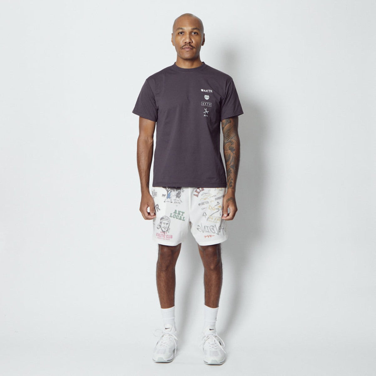 AKTR MEMORIAL SPORTS TEE アクター メモリアルスポーツTシャツ 126-003005【メンズ バスケットボール Tシャツ スポーツTシャツ トレーニングウェア 吸汗速乾 半袖Tシャツ 26SS】