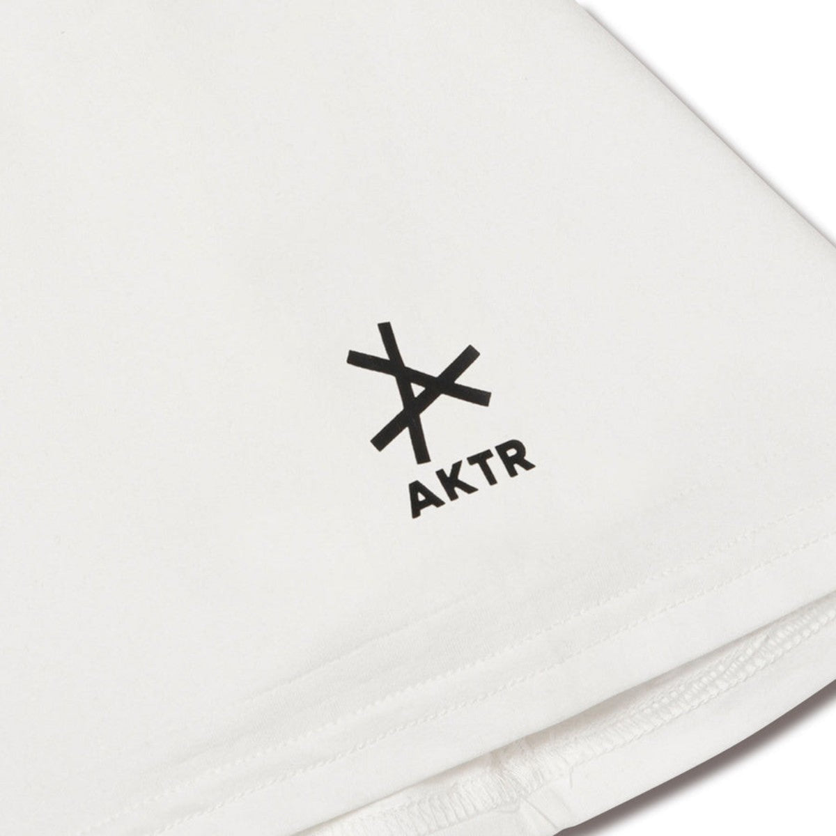 AKTR NICK CHRONICLE SPORTS TEE アクター ニック・クロニクル スポーツTシャツ 126-004005【メンズ バスケットボール Tシャツ スポーツTシャツ トレーニングウェア 吸汗速乾 半袖Tシャツ 26SS】