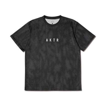 AKTR MELT CAMO AKTR LOGO SPORTS TEE アクター メルト カモ AKTR ロゴ スポーツ Tシャツ 126-027005【メンズ 半袖Tシャツ スポーツウェア メッシュ素材 軽量 通気性 26SS】