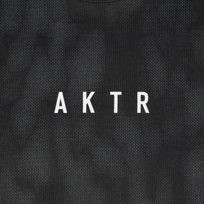 AKTR MELT CAMO AKTR LOGO SPORTS TEE アクター メルト カモ AKTR ロゴ スポーツ Tシャツ 126-027005【メンズ 半袖Tシャツ スポーツウェア メッシュ素材 軽量 通気性 26SS】