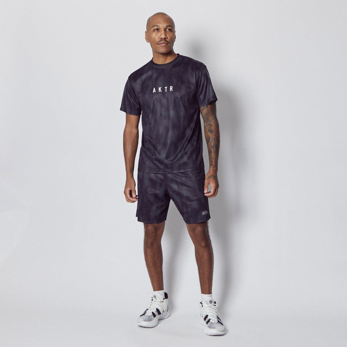 AKTR MELT CAMO AKTR LOGO SPORTS TEE アクター メルト カモ AKTR ロゴ スポーツ Tシャツ 126-027005【メンズ 半袖Tシャツ スポーツウェア メッシュ素材 軽量 通気性 26SS】