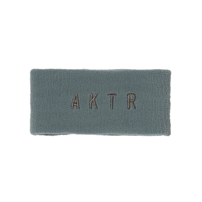 AKTR HEAD BAND CLASSIC MID アクター ヘッドバンド クラシック ミッド 126-041021【メンズ ヘッドバンド スポーツアクセサリー 刺繍入り 調節可能 26SS】